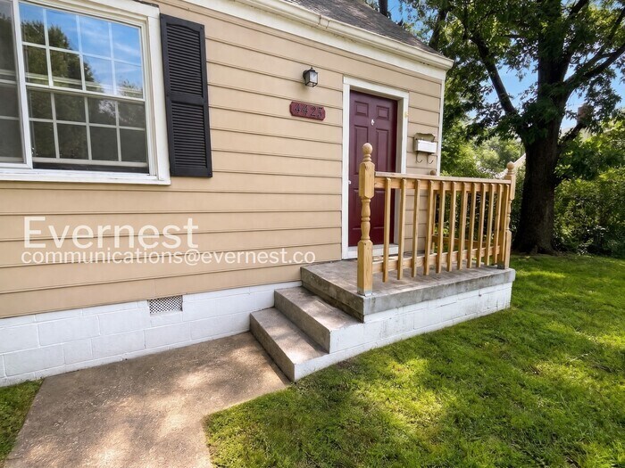 Building Photo - 4423 Eanes Ln