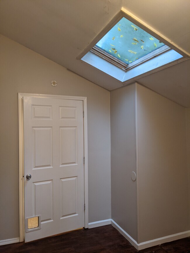 Building Photo - 201 Cottage St