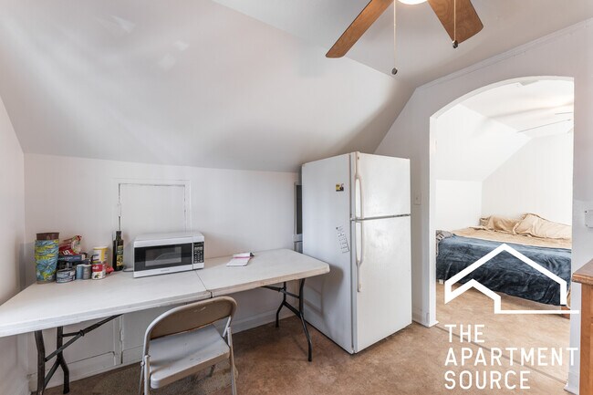 Building Photo - 3916 N Ashland Ave