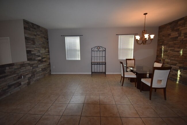 Building Photo - 4 Bed/3.5 Bath, Pool and Waterfront home, ...