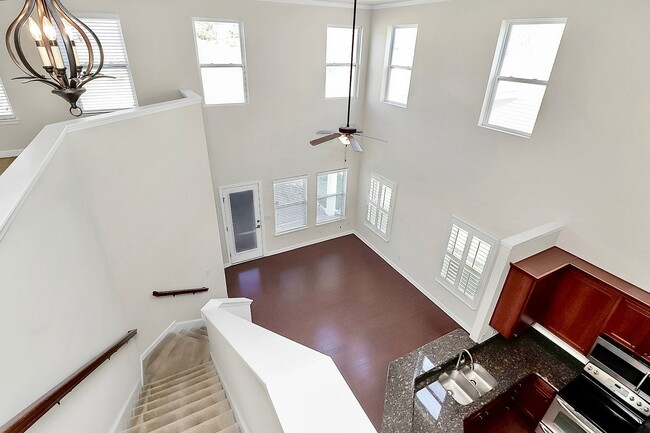 Building Photo - Beautiful three bedroom townhome