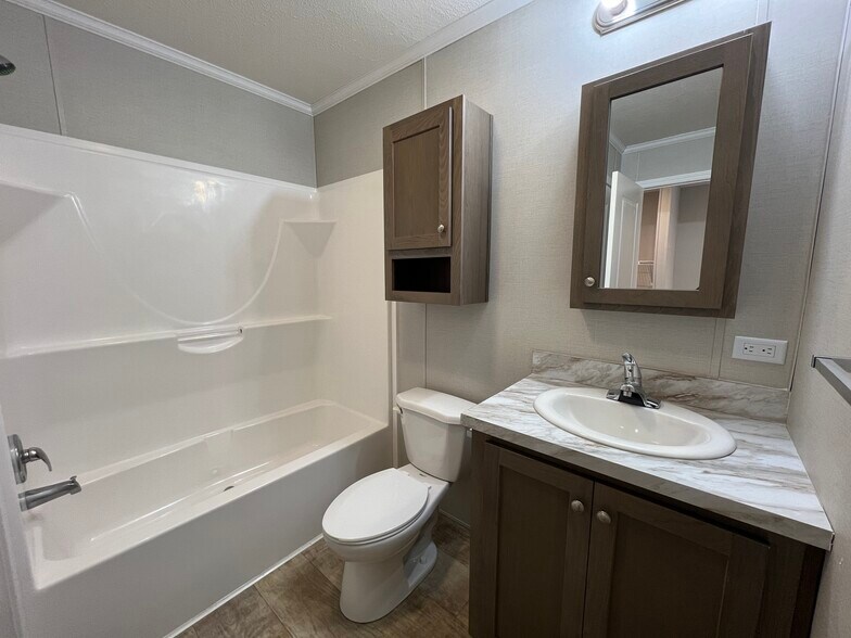 Building Photo - 15856 Marentette Dr