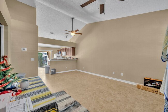 Building Photo - Oviedo Condo One-bedroom Available UTILITIES included.