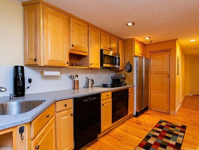 Building Photo - 105 Marlborough St