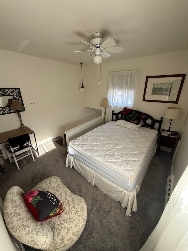 Building Photo - Charming Cottage in Newportville