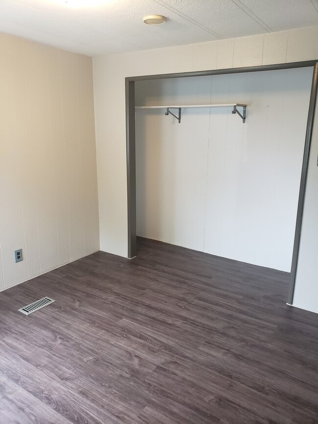 Building Photo - 3 bed 1.5 bath mobile