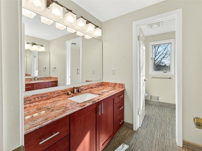 Building Photo - 9 Glen Valley Dr