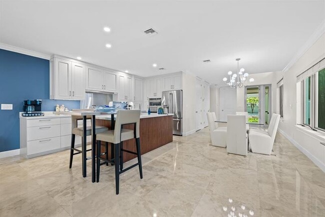 Building Photo - 122 NE 16th Terrace