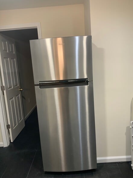 Full Size Stainless Steel Refrigerator - 246 Arcadia Shores Cir
