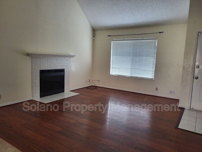 Building Photo - 125 Serpentine Dr