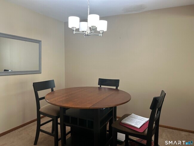 Building Photo - 17 Eagle Rock Cir