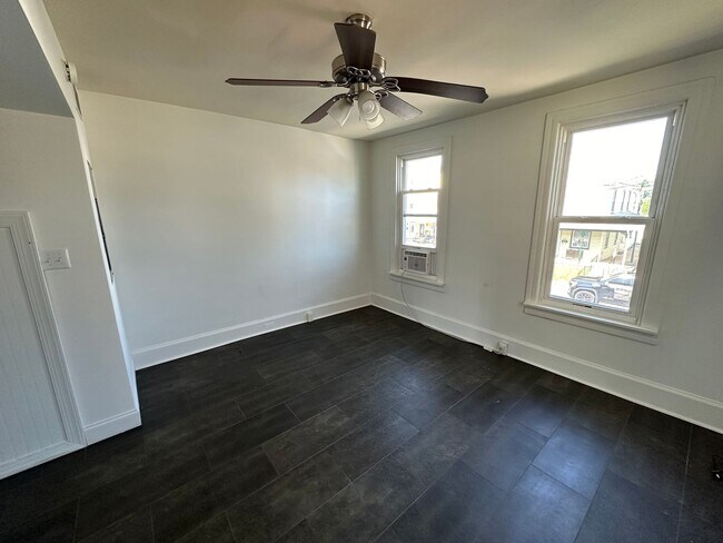 Building Photo - 404 4th St