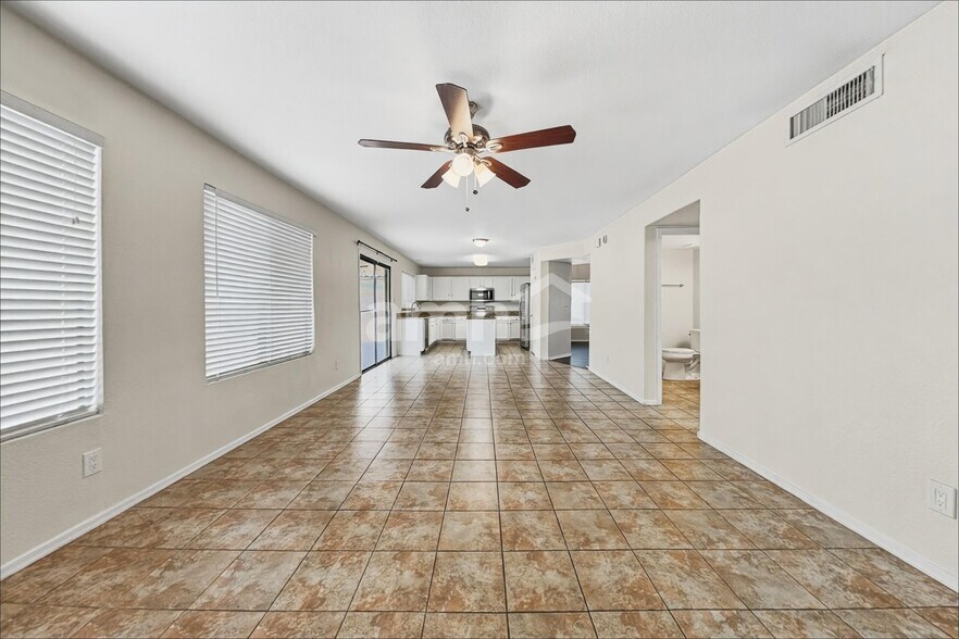 Building Photo - 2015 E Daley Ln