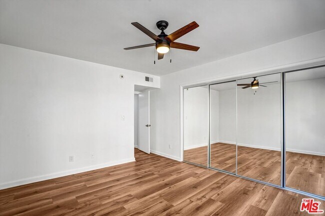 Building Photo - 3670 Greenfield Ave