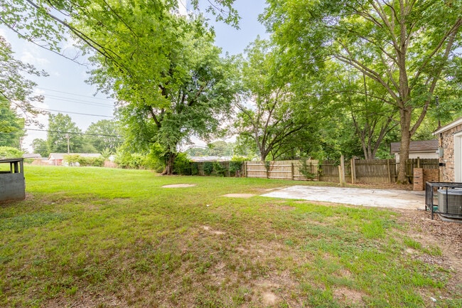 Building Photo - 2248 Colonial Hills Dr