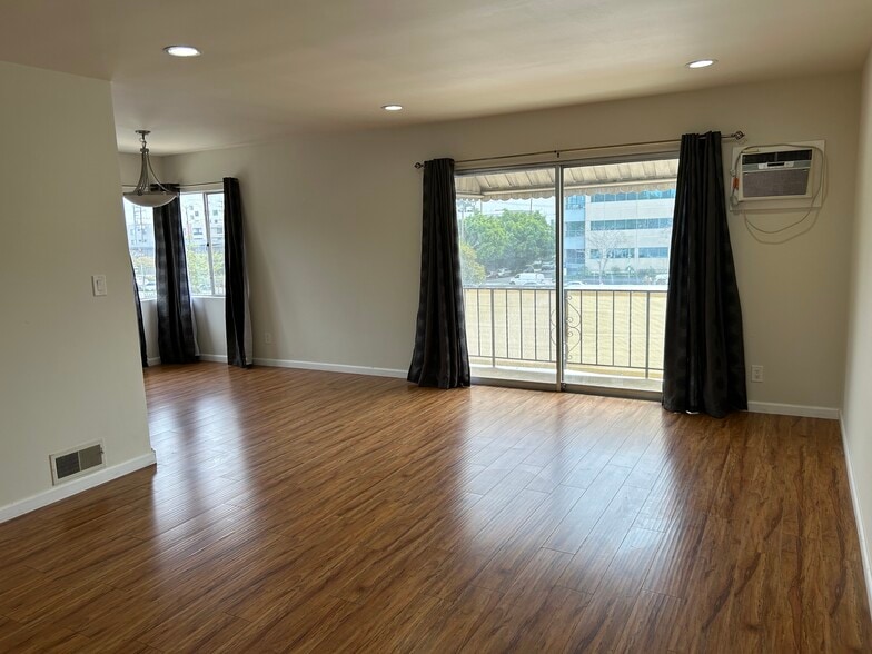 Living Room - 1761-1765 Selby Ave