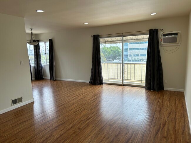 Living Room - 1761-1765 Selby Ave