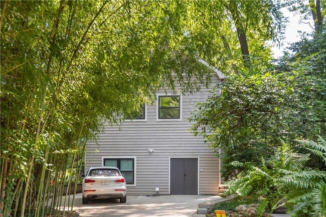 Building Photo - 119 Ashland Dr NE