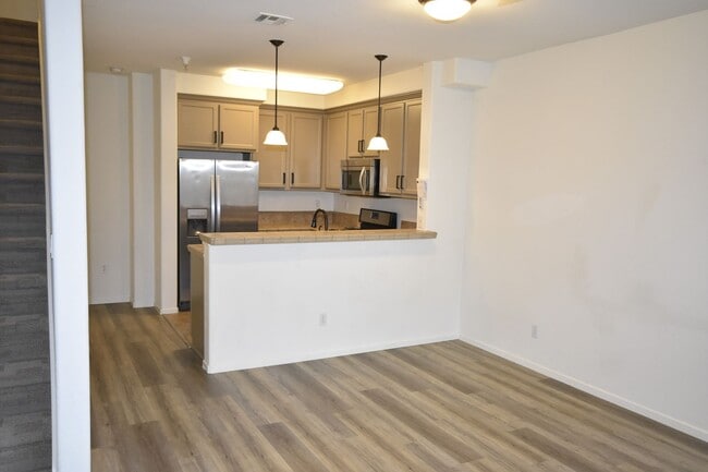 Building Photo - 2001 Club Center Dr