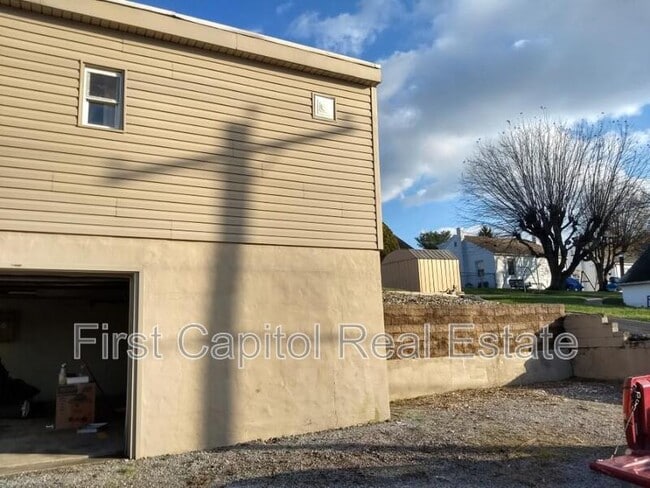 Building Photo - 132 N Main St