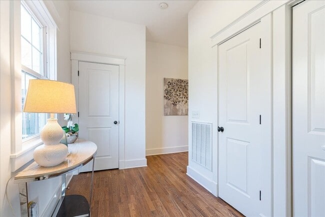 Building Photo - 1411 10th Ave N