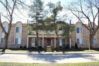 Building Photo - 2025 E Franklin Dr