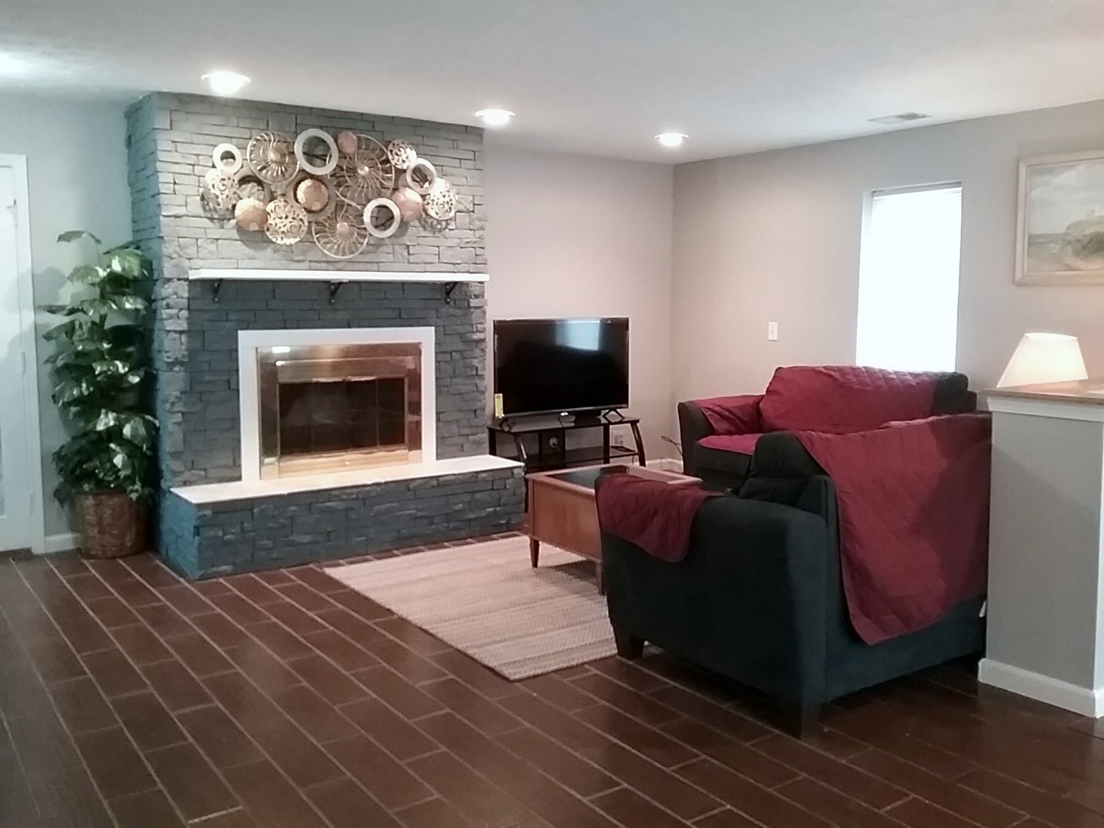 Building Photo - 4501 E Chestnut St