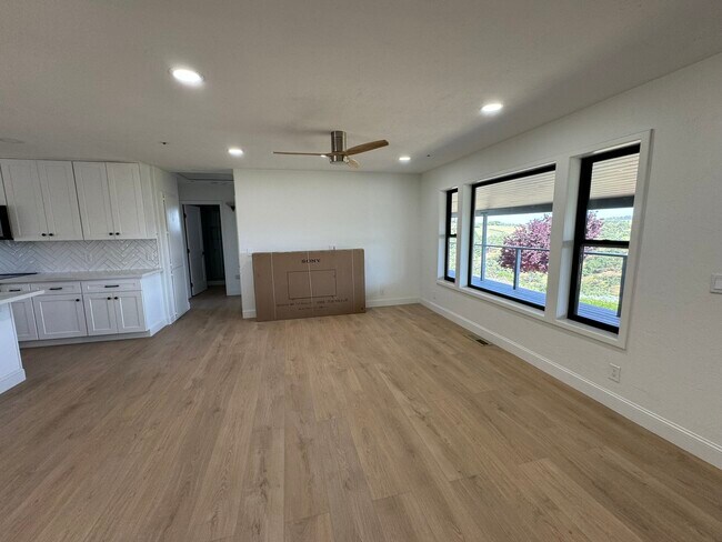 Building Photo - 5430 Sunny Ridge Pl