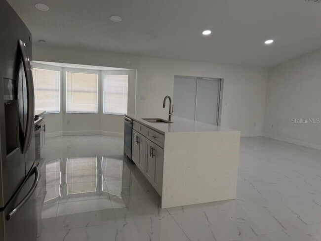 Building Photo - 10255 Norwick St