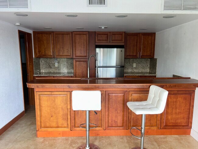 Building Photo - 6614 Miami Lakes Dr