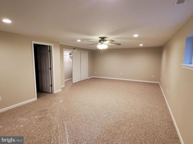 Building Photo - 15121 Beverly Dr