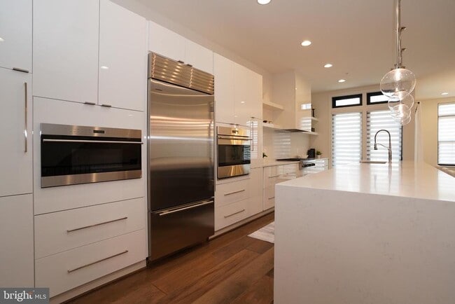 Building Photo - 44655 Provincetown Dr