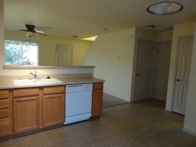 Building Photo - Single Family Home For Rent