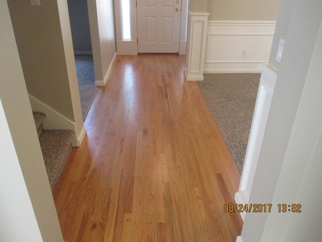 Building Photo - 4 Bedroom Home in Hobble Creek!