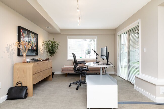 Building Photo - 4Bd/2.5Ba Kirkland Home