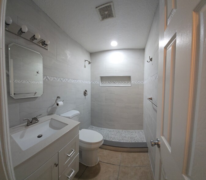 Building Photo - 33918 Grant Ave