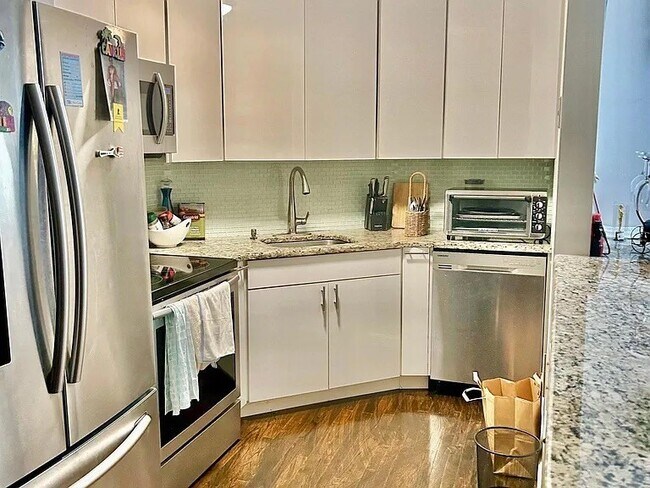 Building Photo - 205 Ferry St