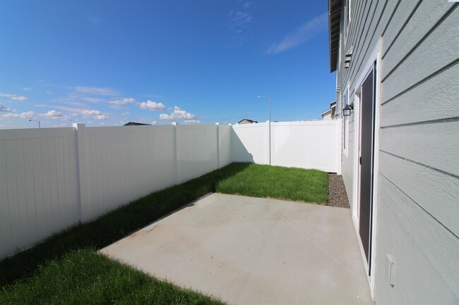 Building Photo - 3 Bed/2.5 Bath West Pasco Townhouse