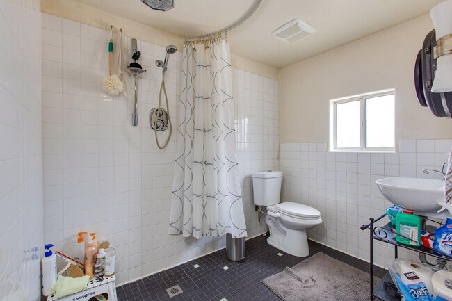 Building Photo - 510 E Belmont Ave