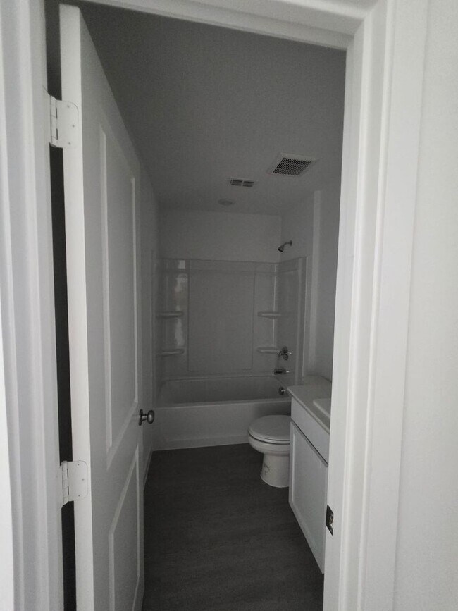 Building Photo - NEWLY BUILT 3 bedroom 2.5 Bath Single fami...