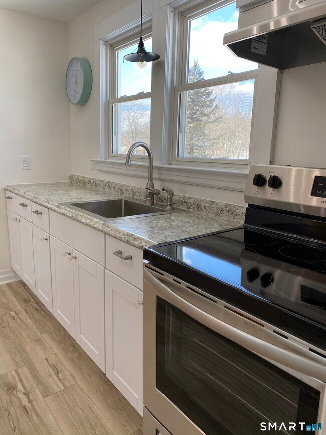 Building Photo - 51 Indian Neck Ave