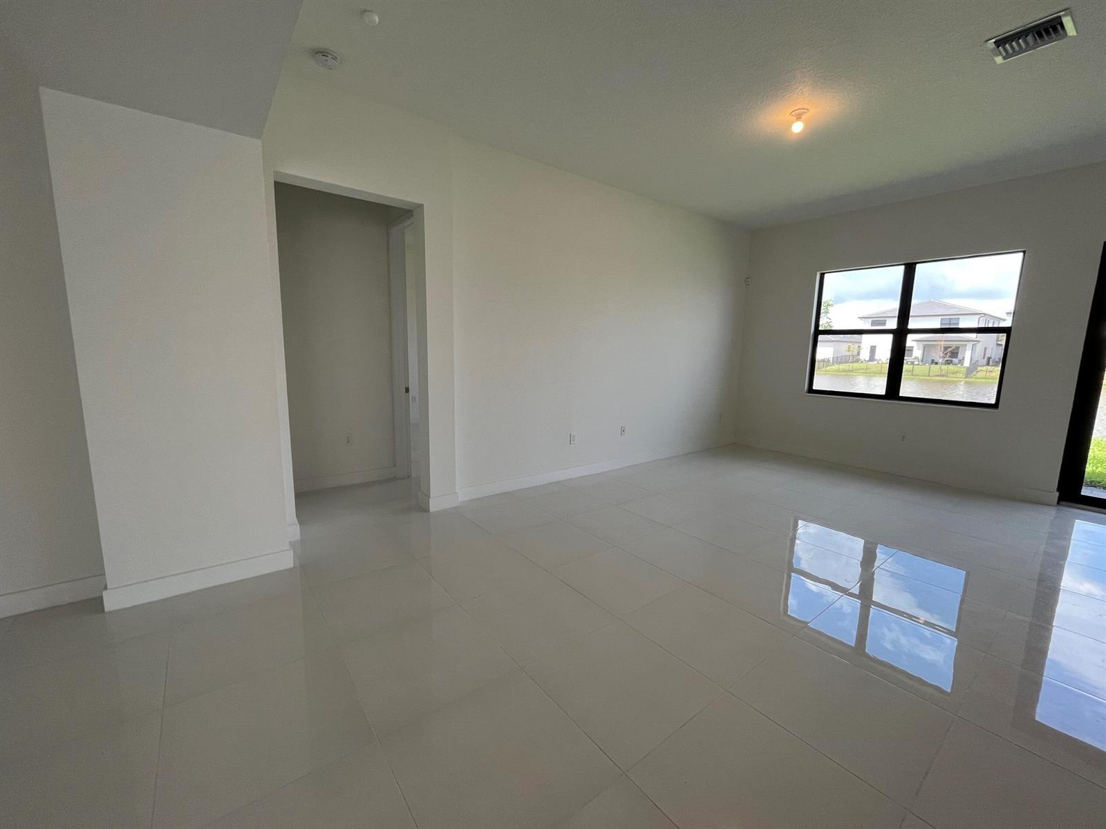 Building Photo - 4398 SW 173rd Ave
