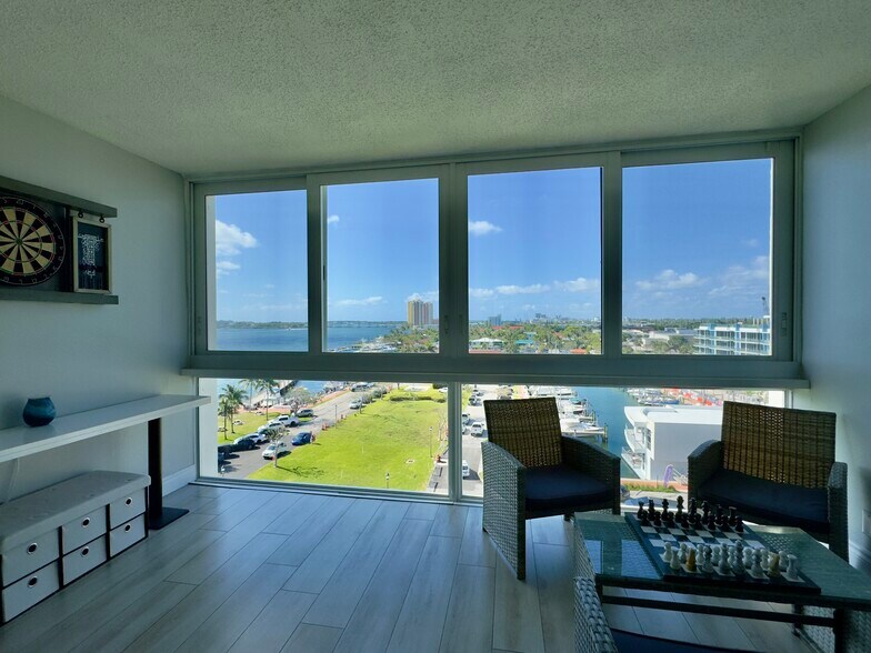 Building Photo - 301 Lake Shore Dr
