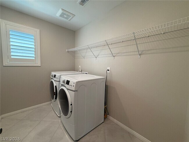 Building Photo - 2283 Teatro Ave