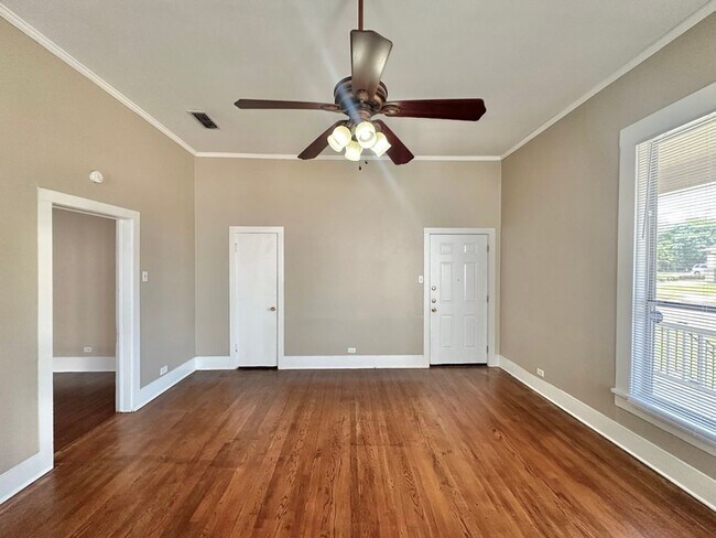 Building Photo - 506 S Fannin Ave