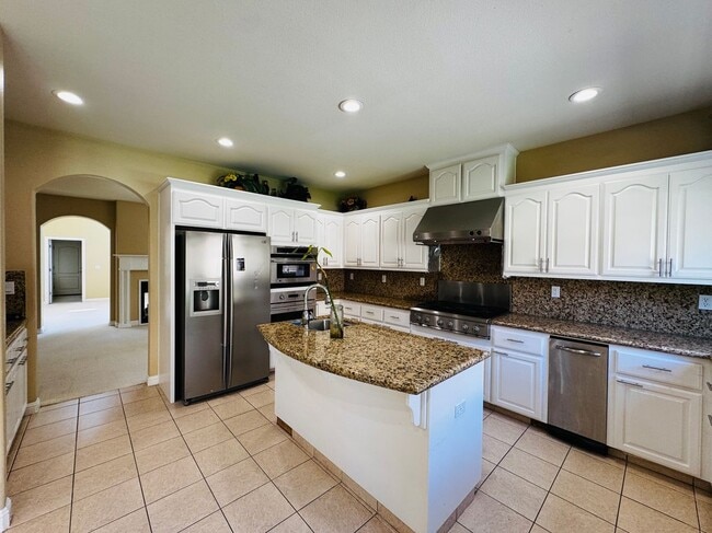 Building Photo - 3832 Carrera Ct