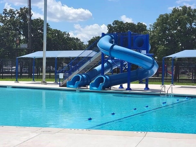 Building Photo - 6914 Gonzales St