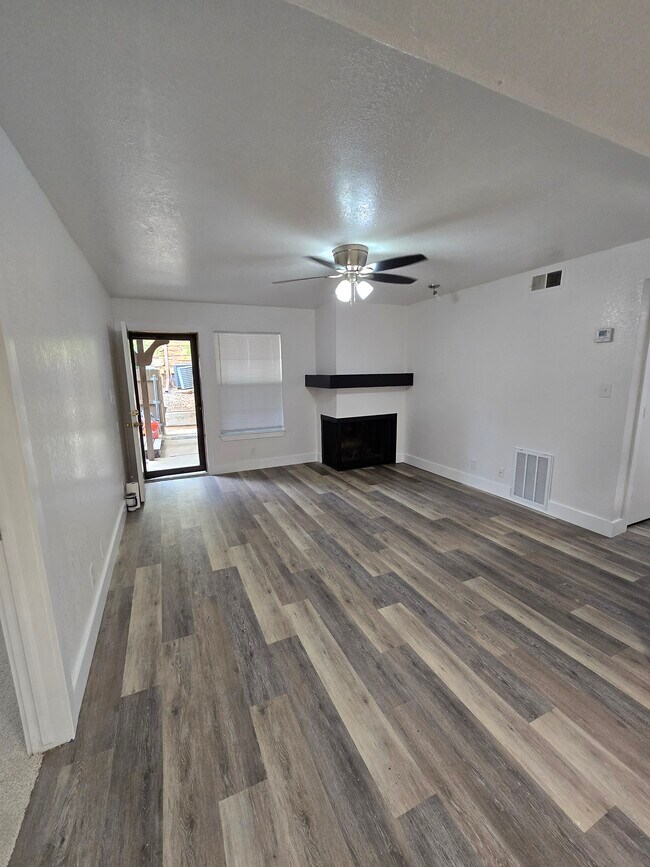 Building Photo - 6382 S 80th E Ave