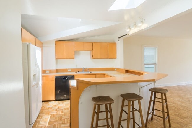 Building Photo - 2bd/1ba Seattle Home