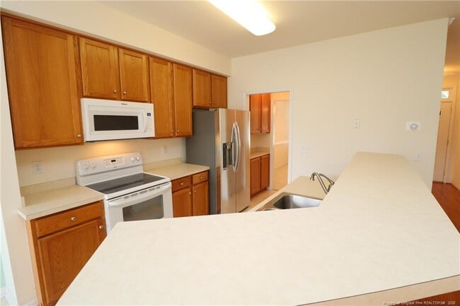 Building Photo - 416 Oak Pine Dr